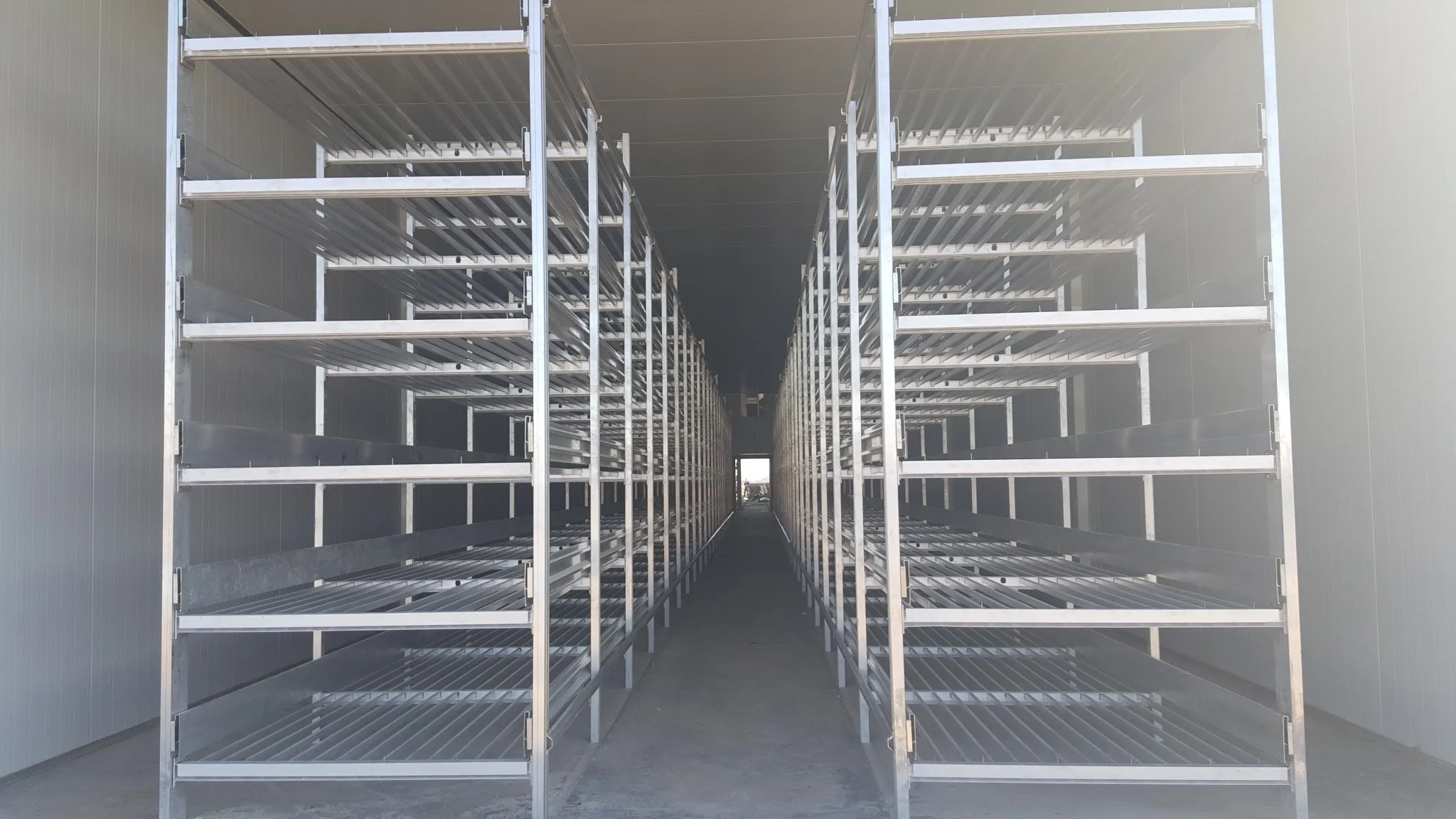 Aluminium shelving — image 6