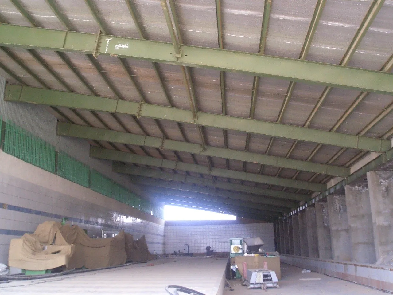 Aluminium shelving in Sadaf grow rooms — portrait view