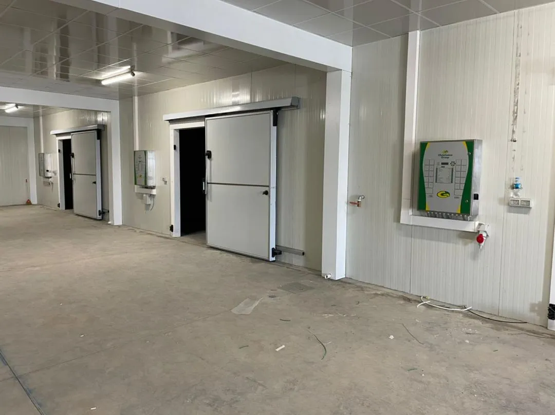 Aluminium shelving in Sadaf grow rooms — portrait view
