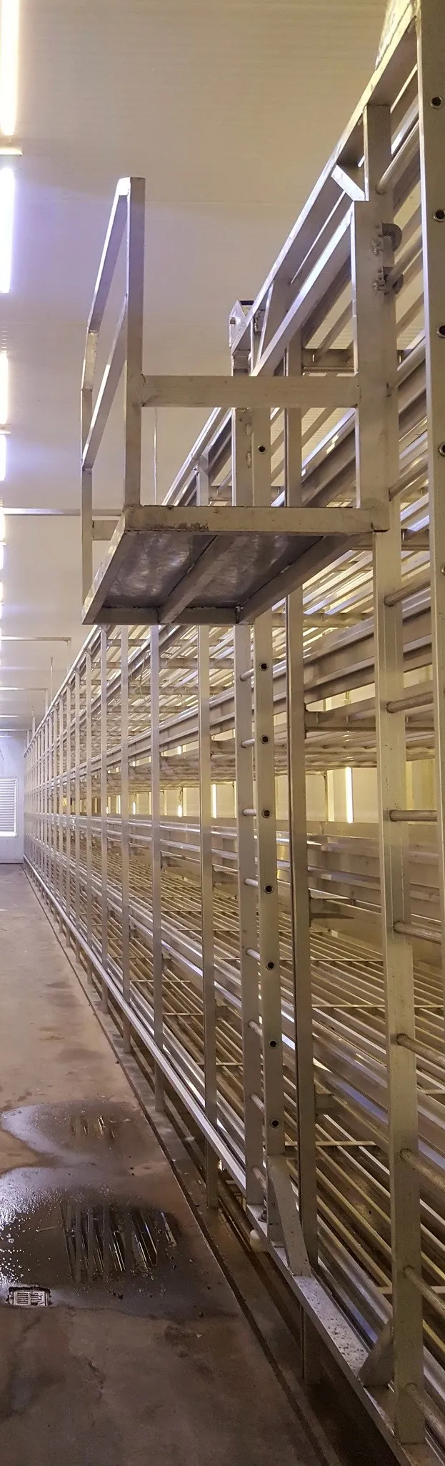 Shelf rail detail — aluminium end boards and fixings